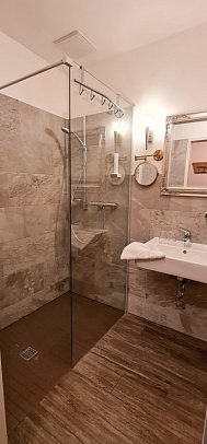 Hasseröder Burghotel - Beispiel Bad (Zimmercodierungen DB1, DC1, DB2, DC2, FB1 & FV1)