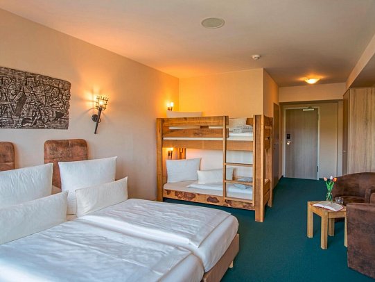 Hasseröder Burghotel - Wohnbeispiel Familienzimmer (Zimmercodierung FB1)