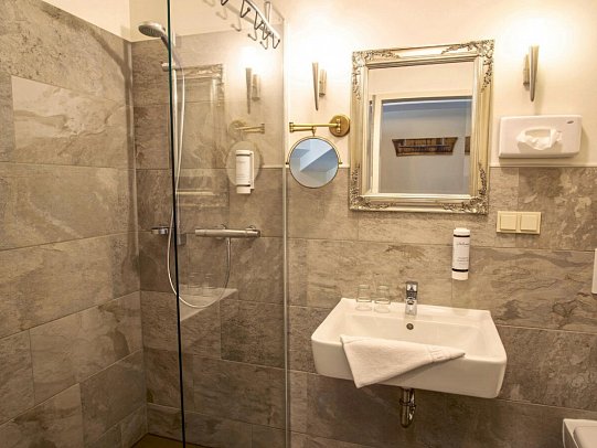 Hasseröder Burghotel - Beispiel Bad (Zimmercodierungen DB1, DC1, DB2, DC2, FB1 & FV1)