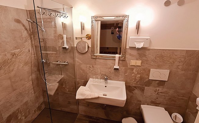 Hasseröder Burghotel - Beispiel Bad (Zimmercodierungen DB1, DC1, DB2, DC2, FB1 & FV1)