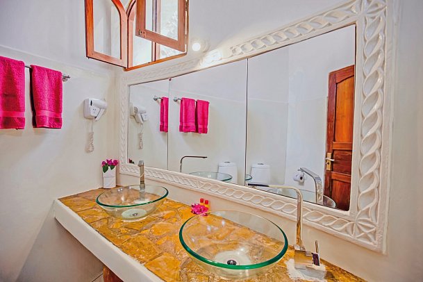 AHG Waridi Beach Resort & Spa - Beispiel Bad (Zimmercodierungen BX1 & BBM)