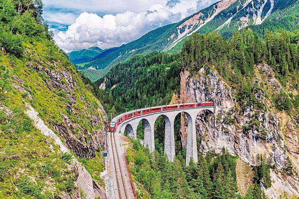 Via Albula & Bernina: Alpenwandern mit Zugerlebnis - Landwasserviadukt