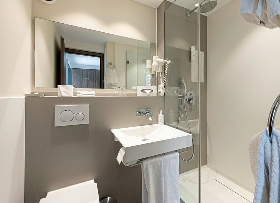 Hotel Terrace - Wohnbeispiel Bad Doppelzimmer Residence (Zimmercodierung DF1)