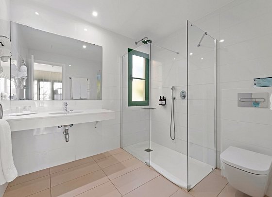 THB Royal - Wohnbeispiel Juniorsuite (Bad) (Zimmercodierungen JB1 & J1P)