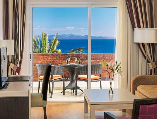 H10 Timanfaya Palace - Wohnbeispiel Junior-Suite seitl. Meerblick (Zimmercodierung JBN)