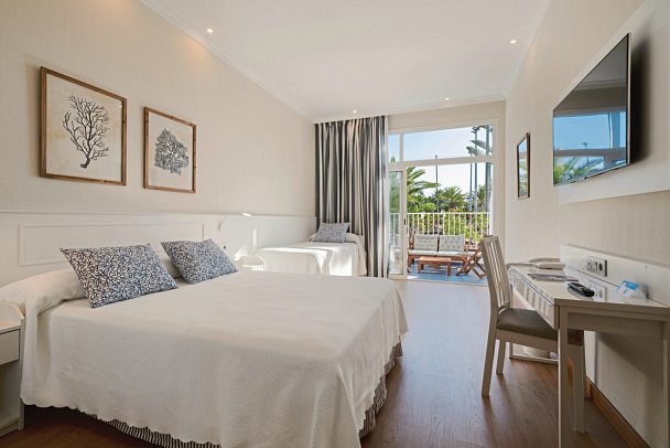 VIK Hotel San Antonio - Wohnbeispiel Familienzimmer Gartenblick (Zimmercodierung F1G)