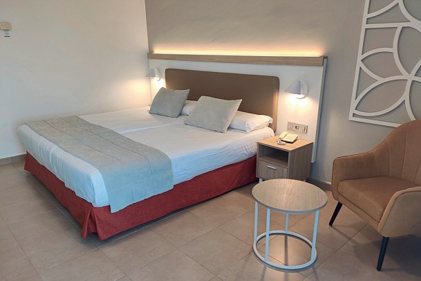 Lanzarote Village - Wohnbeispiel Familienzimmer (Zimmercodierung FB1)