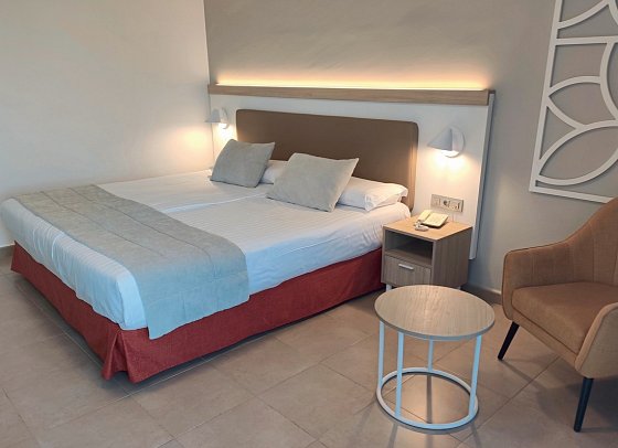 Lanzarote Village - Wohnbeispiel Familienzimmer (Zimmercodierung FB1)