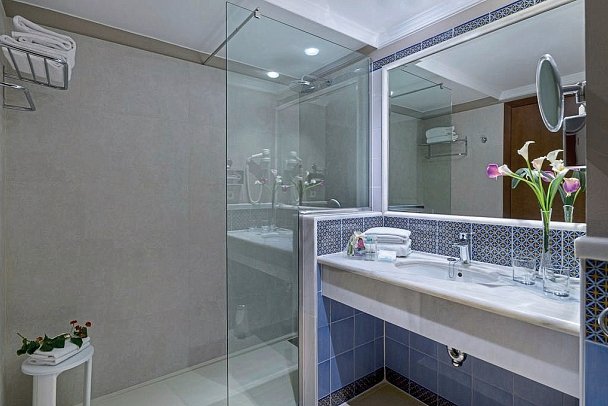 Hipotels Natura Palace - Wohnbeispiel Doppelzimmer seitl. Meerblick (Bad) (Zimmercodierungen DGN & D1N)