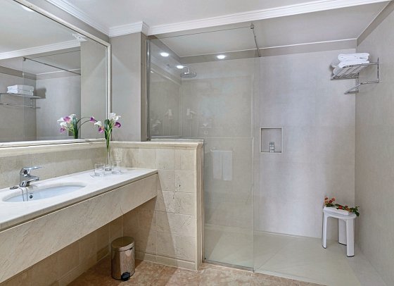 Hipotels Natura Palace - Wohnbeispiel Suite Meerblick (Bad) (Zimmercodierung W1M)
