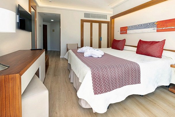 Hipotels La Geria - Wohnbeispiel Juniorsuite seitl. Meerblick (Zimmercodierung J1N)