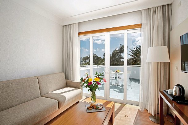 Hipotels La Geria - Juniorsuite seitl. Meerblick (Zimmercodierung J1N)