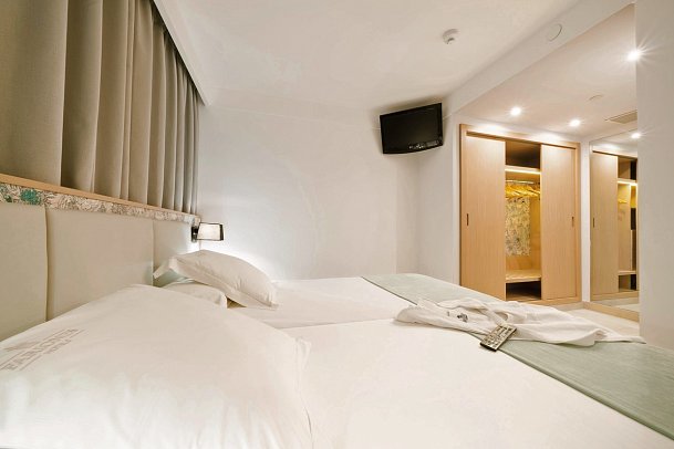 Plus Fariones Suite Hotel