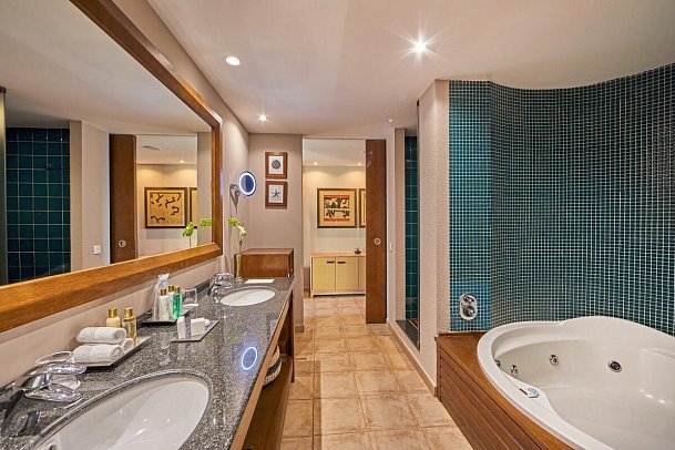 Secrets Lanzarote Resort & Spa - Wohnbeispiel Suite Swim up Preffered Club (Bad) (Zimmercodierung WLQ)