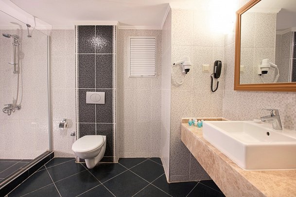 Palm Wings Ephesus Beach Resort - Bad Familienzimmer