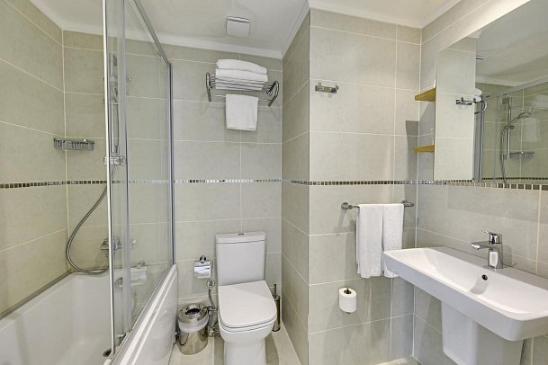 Ramada Hotel & Suites by Wyndham Kusadasi - Beispiel Bad Suite Familie (Zimmercodierungen WI1 & WIM)
