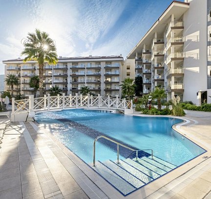 Ramada Hotel & Suites by Wyndham Kusadasi