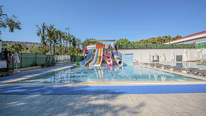 Ramada Hotel & Suites by Wyndham Kusadasi