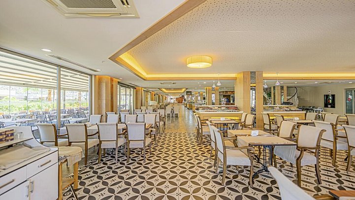 Ramada Hotel & Suites by Wyndham Kusadasi