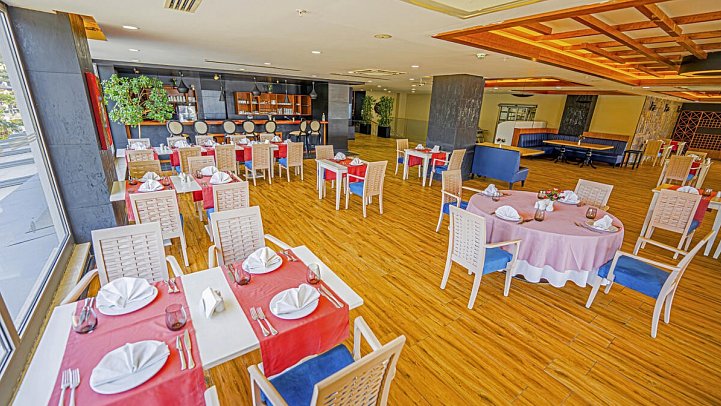 Ramada Hotel & Suites by Wyndham Kusadasi
