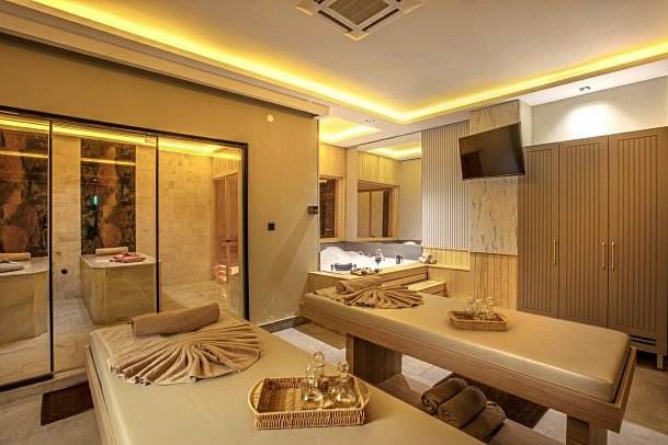 Ramada Hotel & Suites by Wyndham Kusadasi