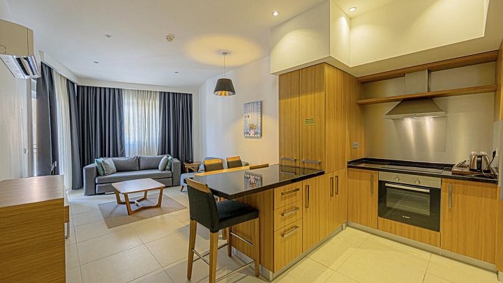Ramada Hotel & Suites by Wyndham Kusadasi - Wohnbeispiel Juniorsuite Landblick (Zimmercodierung JBL)