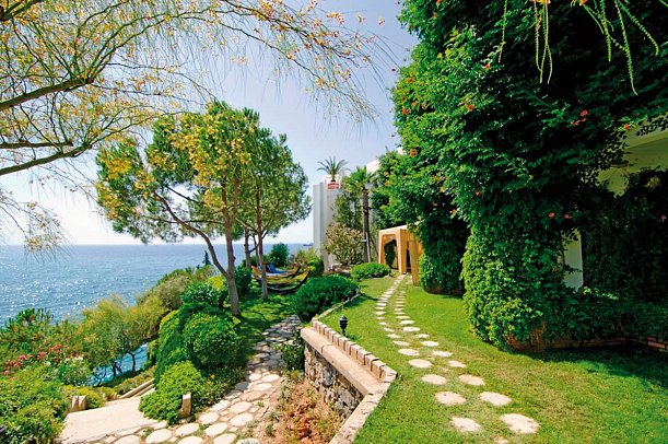 Korumar Deluxe Hotel