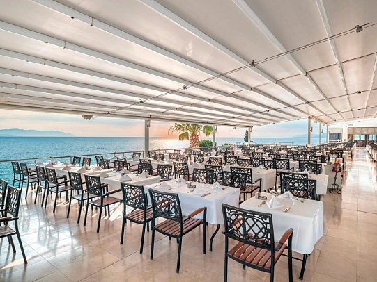 Korumar Deluxe Hotel