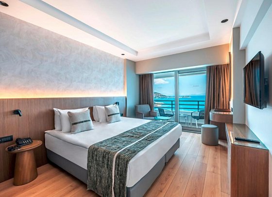 Korumar Deluxe Hotel - Wohnbeispiel Doppelzimmer Standard Meerblick (Zimmercodierung DGM)