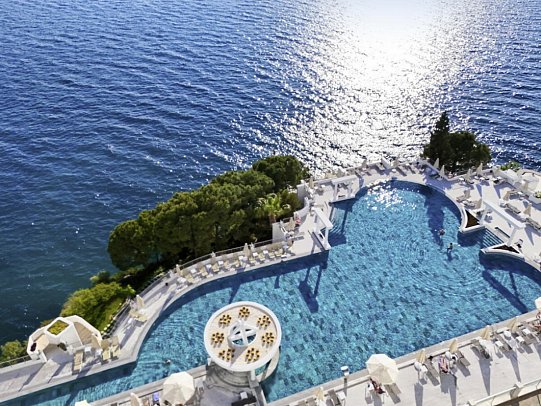 Korumar Deluxe Hotel