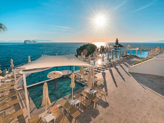 Korumar Deluxe Hotel