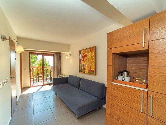 Pine Bay Holiday Resort - Wohnbeispiel Familienzimmer Club (Zimmercodierung FL1)