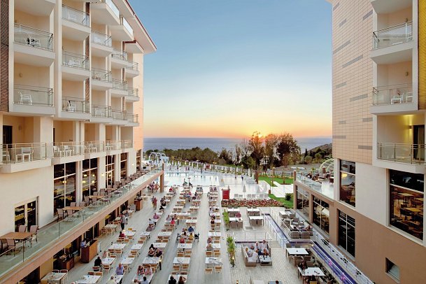 Ramada Resort Kusadasi & Golf