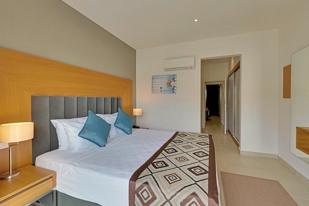 Ramada Resort Kusadasi & Golf - Wohnbeispiel Familienzimmer seitl. Meerblick (Zimmercodierung FBN)