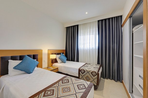 Ramada Resort Kusadasi & Golf - Wohnbeispiel Familienzimmer seitl. Meerblick (Zimmercodierung FBN)