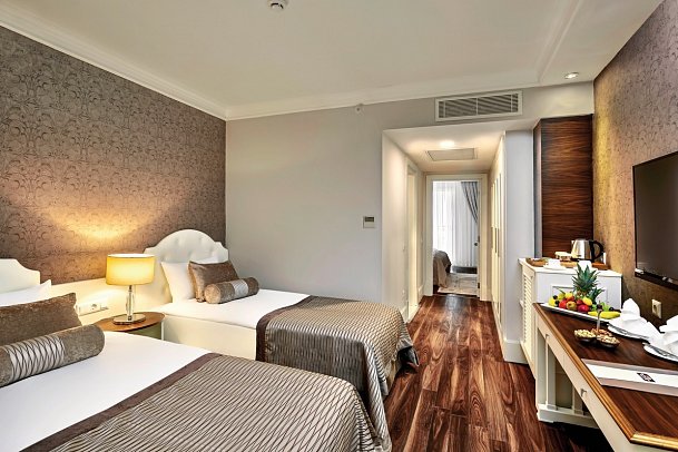 Sunis Efes Royal Palace Resort & Spa - Wohnbeispiel Familienzimmer Landblick (Zimmercodierung FBL)