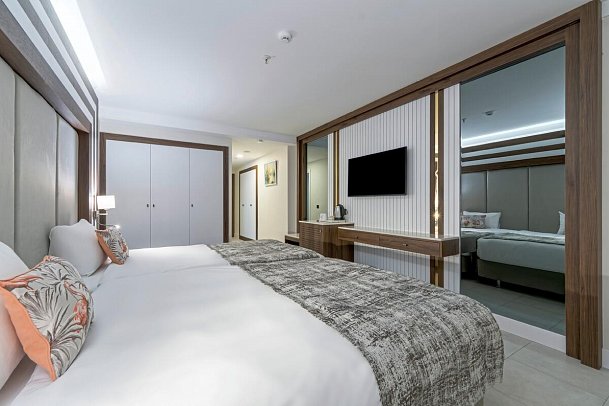 Batihan Beach Resort - Wohnbeispiel Familienzimmer Select seitl. Meerblick (Zimmercodierung FBN)