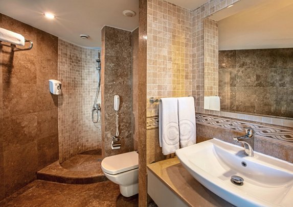 Charisma Deluxe Hotel - Beispiel Bad Doppelzimmer Superior Meerblick (Zimmercodierungen DSM & DCM)