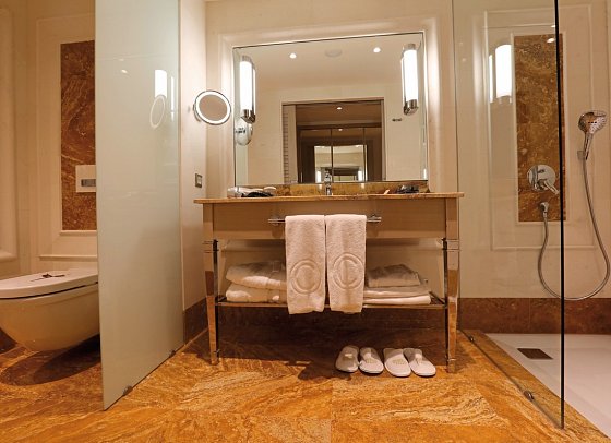 Charisma Deluxe Hotel - Beispiel Bad Doppelzimmer Superior Landblick (Zimmercodierungen DSL, DCL, DSN & DCN)