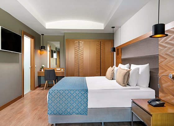 Liberty Kusadasi - Wohnbeispiel Corner Suite seitlicher Meerblick (Zimmercodierung WB1)