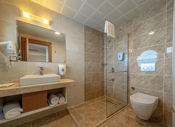 Notion Kesre Beach Hotel & Spa - Beispiel Bad Doppelzimmer (Zimmercodierungen DB1 & DC1)