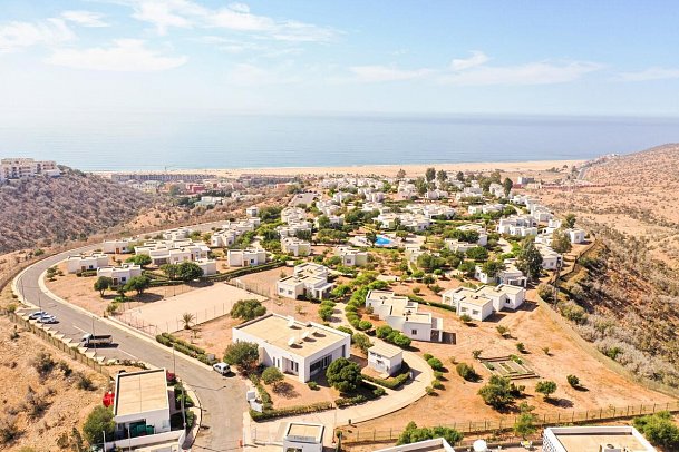 Lunja Village