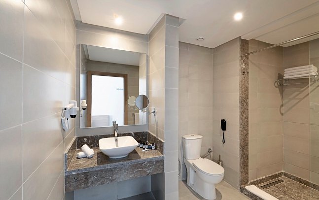 Pickalbatros Palais des Roses - Wohnbeispiel Bad (Zimmercodierungen DB1, DDN, DDM & D2Q)