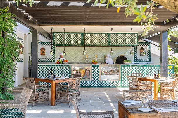 Finca Cortesín Hotel, Golf & Spa - Pool Bar