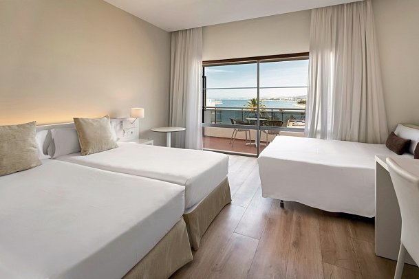 Sol Marbella Estepona · Atalaya Park - Wohnbeispiel Familienzimmer seitl. Meerblick (Zimmercodierungen F3N & F4N)