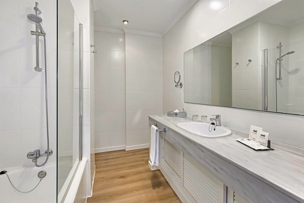 Sol Marbella Estepona · Atalaya Park - Badbeispiel Doppelzimmer (Zimmercodierungen DB1, DB2, D1M & D2M)