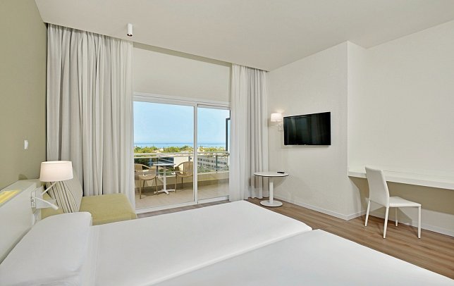 Sol Marbella Estepona · Atalaya Park - Wohnbeispiel Doppelzimmer seitl. Meerblick (Zimmercodierungen D1N & D2N)