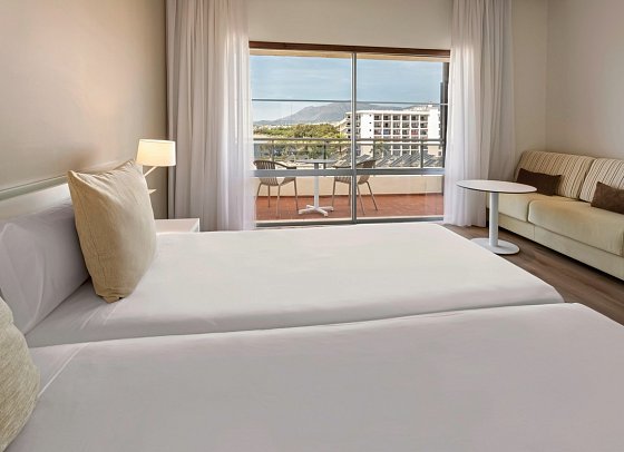 SOL Marbella Estepona • Atalaya Park - Wohnbeispiel Familienzimmer seitl. Meerblick (Zimmercodierungen F3N & F4N)