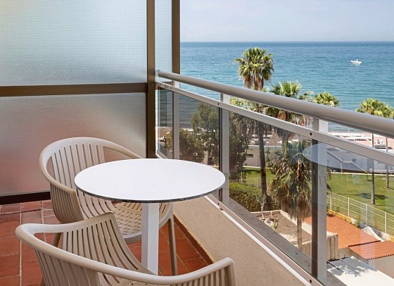 SOL Marbella Estepona • Atalaya Park - Balkonbsp. Familienzimmer seitl. Meerblick (Zimmercodierungen F3N & F4N)