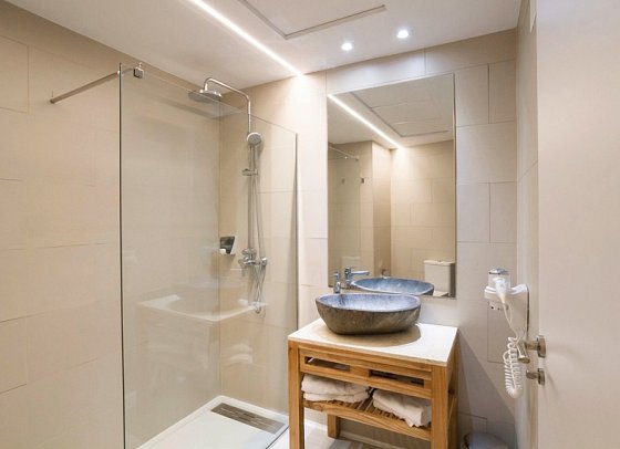 Ibersol Torremolinos Beach - Badbeispiel Doppelzimmer seitl. Meerblick (Zimmercodierung DBN)